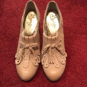 Seychelles tan heels 8.5 NWOB